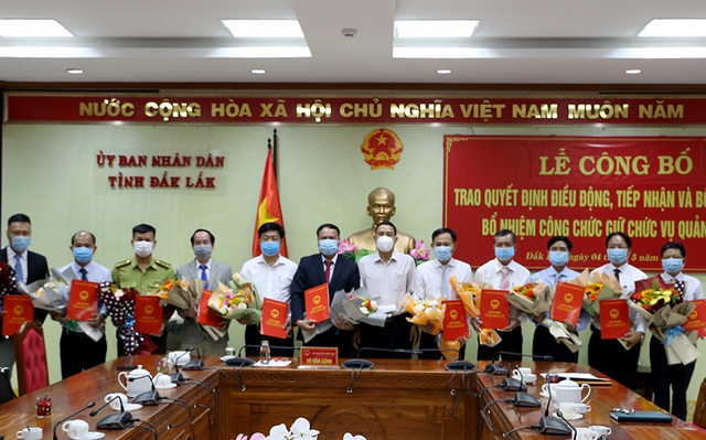 Đắk Lắk công bố các Quyết định bổ nhiệm của UBND tỉnh đối với 11 cá nhân. Ảnh: Báo Đắk Lắk