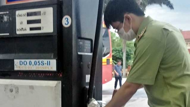 Chặn tiêu thụ trên 20.000 lít dầu diesel không đảm bảo chất lượng - Ảnh 1.