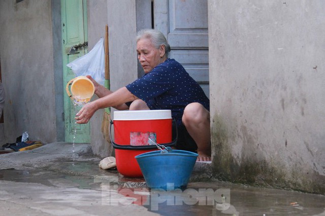  Người dân khu lao động Long Biên khốn đốn trong nắng nóng đổ lửa - Ảnh 24.