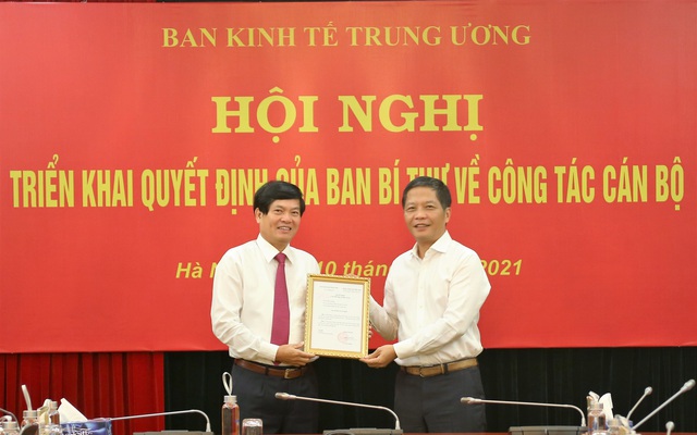 Ông Trần Tuấn Anh chúc mừng ông Đỗ Ngọc An