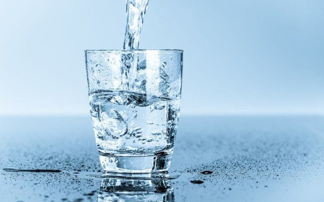 Đàn ông sống lâu có 4 đặc điểm sau khi uống nước: Đừng chủ quan mà đánh mất sức khỏe