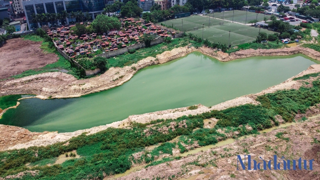 Hà Nội: Đất dự án công viên hồ điều hoà 1.600 tỷ đồng hóa sân bóng, bãi đỗ xe - Ảnh 2.
