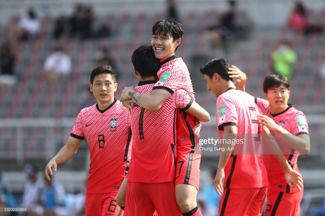 Son Heung-min ăn mừng giống hệt Quế Ngọc Hải, Hàn Quốc loại bớt một địch thủ cho ĐT Việt Nam - Ảnh 1.