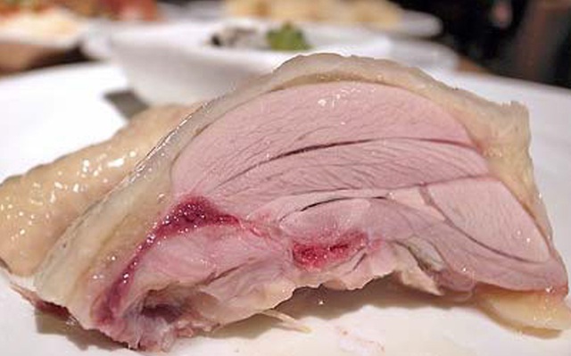 Clip "Thịt luộc chín vẫn có màu hồng là do nguồn nước bẩn, nguy cơ ung thư cao" nóng MXH: Chuyên gia vạch trần sự thật