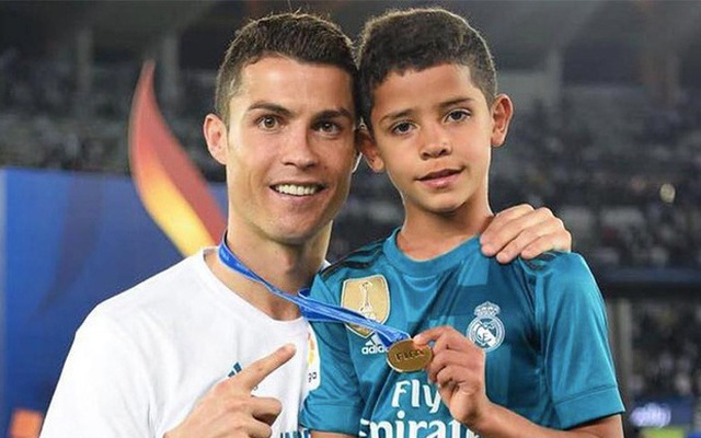 Bạn thân tiết lộ "nỗi sợ" lớn nhất của Cristiano Ronaldo về cậu quý tử 10 tuổi sinh ra đã ở vạch đích, thừa hưởng gen chuẩn con nhà nòi
