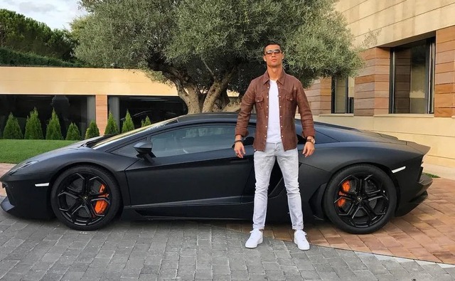 Bộ sưu tập xe của siêu cầu thủ Cristiano Ronaldo vừa lập kỷ lục ghi bàn tại Euro: Bugatti, Lamborghini, Rolls-Royce đủ cả, toàn hàng limited edtion - Ảnh 4.