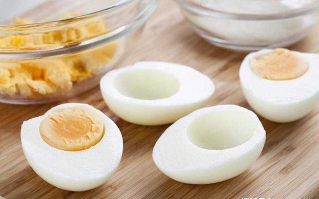 3 cách ăn trứng nguy hiểm có thể gây trướng bụng, khó tiêu, thậm chí nhiễm trùng đường tiêu hóa mà nhiều người vẫn làm