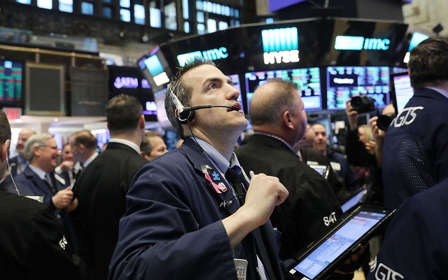 Dow Jones mất hơn 200 điểm, giảm 2 phiên liên tiếp sau quyết định của Fed