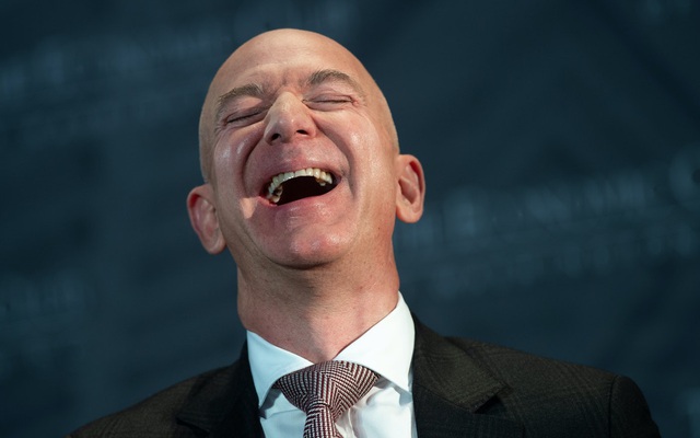 Tỷ phú Jeff Bezos: Để sống hạnh phúc và chẳng còn gì hối tiếc ở tuổi 80, hãy tự hỏi bản thân 12 câu này