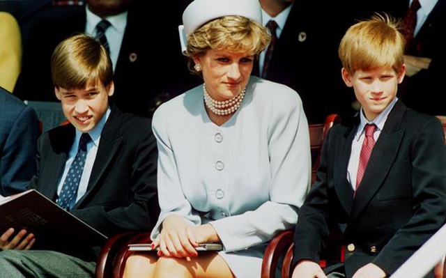 24 năm sau cái chết thảm khốc, cuộc gọi điện cuối cùng của Công nương Diana bất ngờ được tiết lộ với nội dung quá nghẹn ngào