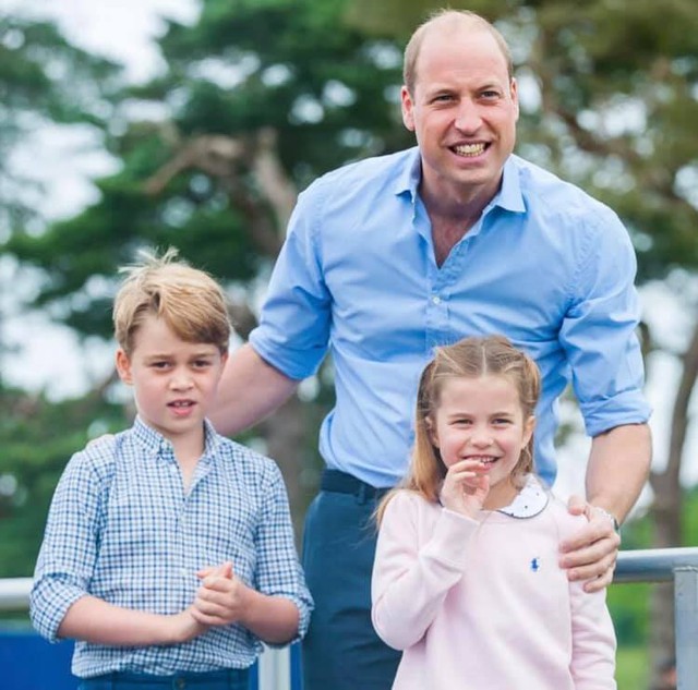 Hoàng tử William xuất hiện rạng rỡ cùng hai con, ngoại hình hiện tại của tiểu hoàng tử và công chúa gây sốt MXH  - Ảnh 3.
