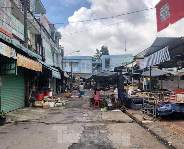  Phố phường Bình Dương vắng tanh trong ngày đầu giãn cách xã hội  - Ảnh 3.