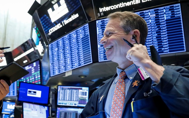 Chứng khoán Mỹ bứt phá trở lại sau cơn bán tháo, Dow Jones tăng gần 600 điểm