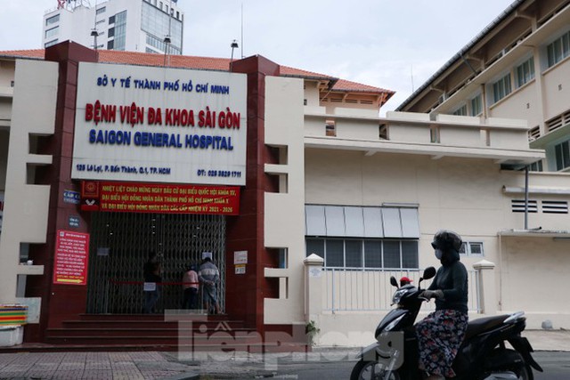  Bệnh viện đa khoa Sài Gòn tạm ngưng nhận bệnh nhân vì 5 ca F0 đến khám trong ngày  - Ảnh 1.
