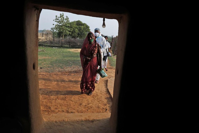 Ấn Độ và những kẻ chạy trốn vaccine: Cơn bão dịch bệnh thứ 3 đang đến gần, nhưng thà chết còn hơn - Ảnh 1.