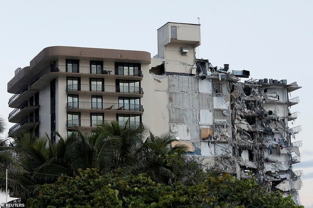Khoảnh khắc tòa nhà 12 tầng ở Mỹ đổ sập, chớp mắt đã trở thành đống đổ nát, hồi hộp với công tác cứu hộ và lời kể của nhân chứng - Ảnh 7.