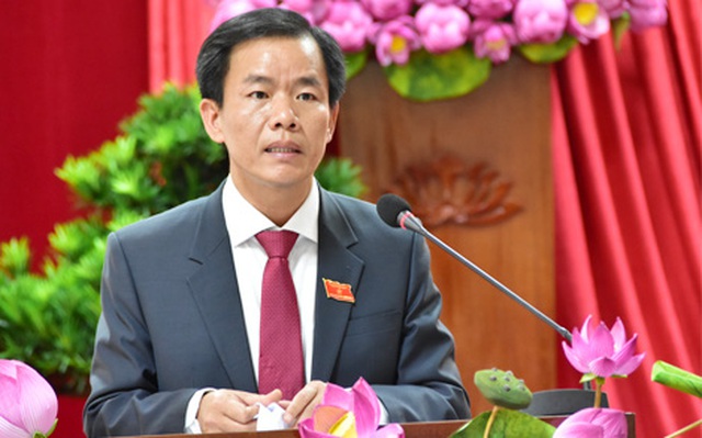 Ông Nguyễn Văn Phương phát biểu nhận nhiệm vụ sau khi được bầu làm Chủ tịch UBND tỉnh khóa VIII, nhiệm kỳ 2021- 2026 ( Ảnh: .thuathienhue.gov.vn)