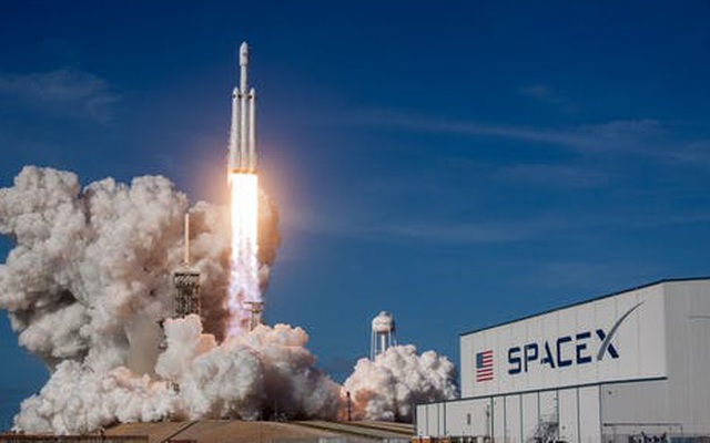 Elon Musk chỉ trích nhà chức trách vì khiến kế hoạch phóng tên lửa bị trì hoãn