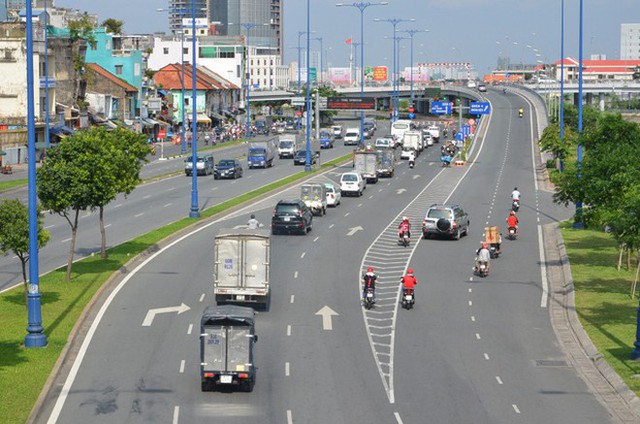 Tuyến dường Võ Văn Kiệt được xem là tuyến huyết mạch nối các quận với nhau. BĐS dọc tuyến này được hưởng lợi rất lớn về giá trị gia tăng