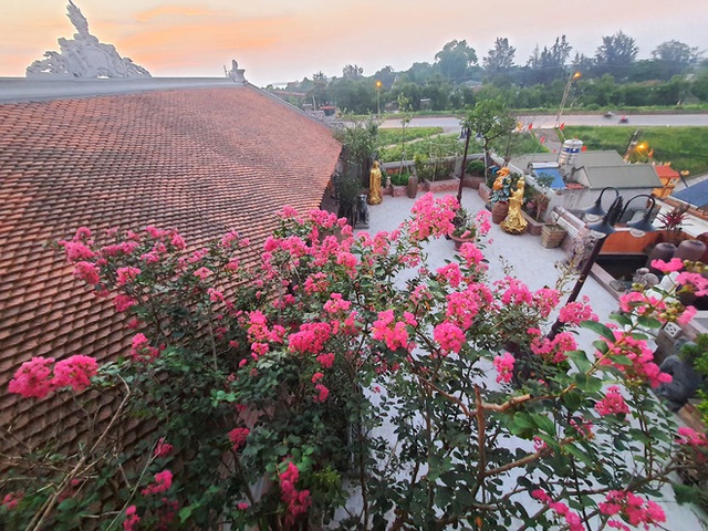 Nguyên một căn nhà cổ trăm tuổi trên tầng mái tạo nên ngôi nhà tân cổ giao duyên độc nhất vô nhị ở Việt Nam - Ảnh 10.