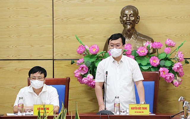 Chủ tịch UBND tỉnh Nguyễn Đức Trung phát biểu kết luận tại phiên họp. Báo Nghệ an
