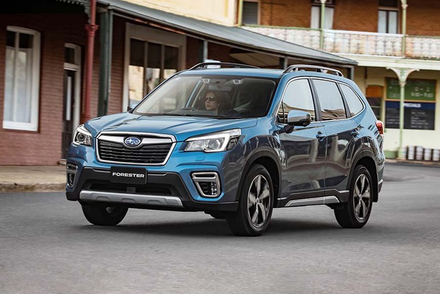 Thị trường ô tô Việt đón bão giảm giá: Suzuki Ertiga chạm sàn, Subaru Forester “bay màu” gần 160 triệu đồng - Ảnh 1.