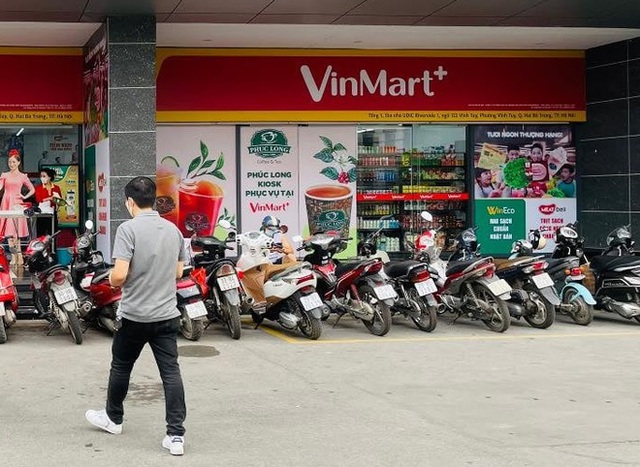 Phúc Long xuất hiện lần đầu tiên ở VinMart Hà Nội, khách đi siêu thị mua luôn trà sữa - Ảnh 1.