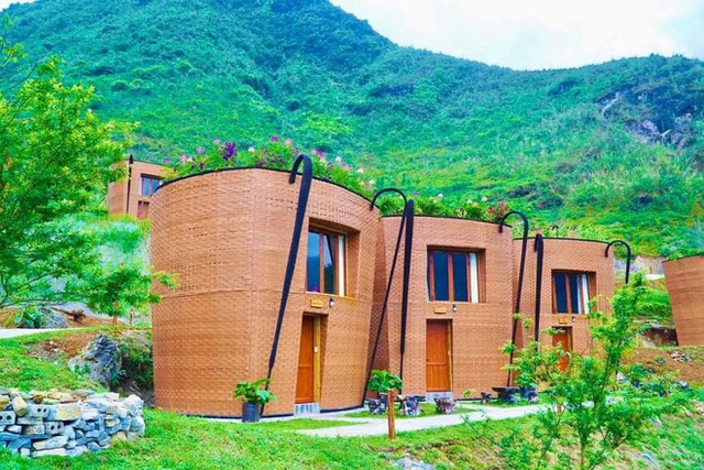 A series of unique basket-shaped houses on the slopes of Ha Giang mountain, turned out to have set a Vietnamese record - Photo 1.