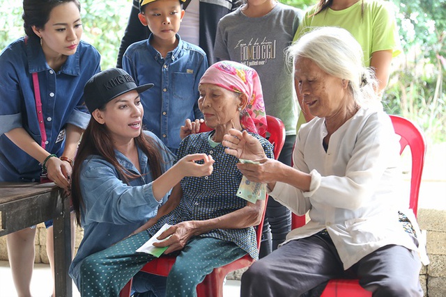  Phi Nhung bị netizen soi lại điểm bất thường trong 2 đợt kêu gọi từ thiện miền Trung, “ngâm” sao kê 1,8 tỷ suốt 5 năm chưa công khai?  - Ảnh 4.