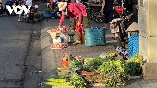 Thiếu chợ đầu mối, rau quả thực phẩm tại Bà Rịa -Vũng Tàu tăng giá mạnh - Ảnh 1.