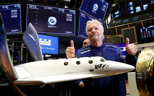 Vượt mặt Jeff Bezos, tỷ phú Richard Branson chính thức lên đường bay vào vũ trụ