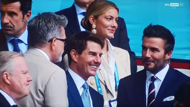  2 ông chú cực phẩm nhất Chung kết Euro 2020: Tom Cruise 59 và Beckham 46 nhưng 1 cái đập tay thôi cũng khiến thế giới chao đảo  - Ảnh 6.