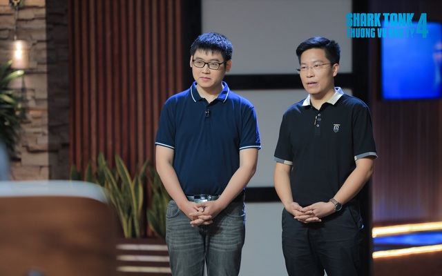 Trần Quang Huy – giám đốc và Lưu Hoàng Hải – thành viên công ty. Hai đại diện của Dura đến để kêu gọi đầu tư 1 tỷ đồng cho 10% hoặc 3 tỷ đồng cho 25% cổ phần.