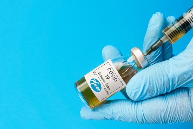  Pfizer cam kết bổ sung cho Việt Nam 20 triệu liều vaccine để tiêm cho trẻ từ 12-18 tuổi  - Ảnh 1.