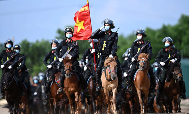  CSCĐ Kỵ binh: Sau hơn một năm huấn luyện, từ ngựa hoang đến những màn vượt rào, bổ nhào, phi nước đại bắn súng đỉnh cao - Ảnh 17.