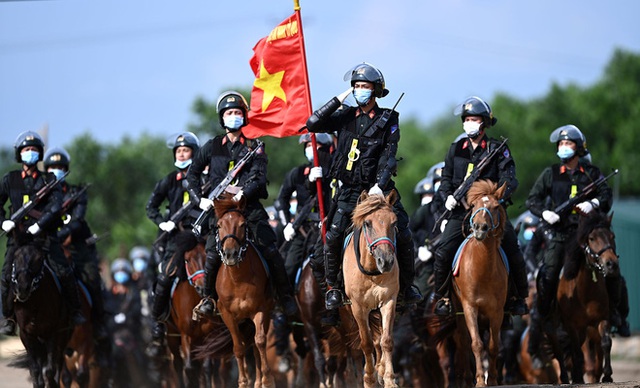  CSCĐ Kỵ binh: Sau hơn một năm huấn luyện, từ ngựa hoang đến những màn vượt rào, bổ nhào, phi nước đại bắn súng đỉnh cao - Ảnh 29.