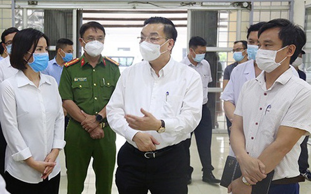 Chủ tịch UBND TP Hà Nội Chu Ngọc Anh kiểm tra công tác phòng chống dịch trên địa bàn.