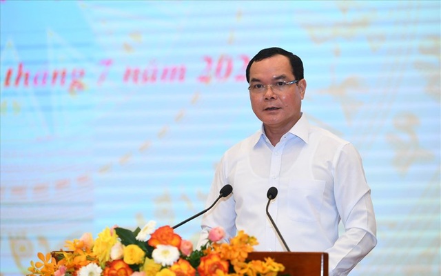 Ông Nguyễn Đình Khang, Uỷ viên Trung ương Đảng, Chủ tịch Tổng Liên đoàn lao động Việt Nam - ảnh: Hải Nguyễn
