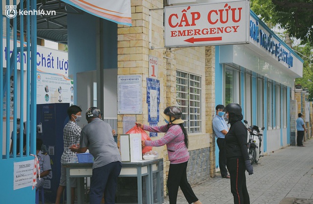 Heartwarming story when Saigon distanced itself: The sister association worked hard to cook hundreds of meals, went everywhere to give to the needy - Photo 19.