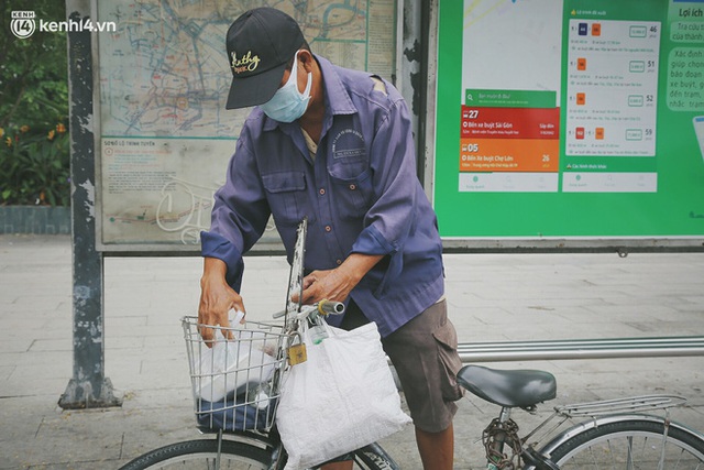 Chuyện ấm lòng khi Sài Gòn giãn cách: Hội chị em miệt mài nấu hàng trăm phần cơm, đi khắp nơi để tặng cho người khó khăn - Ảnh 26.