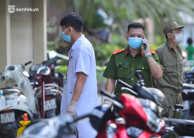 Hà Nội: Phong toả tạm thời tòa nhà Vietinbank 25 Lý Thường Kiệt, lấy mẫu xét nghiệm cho nhân viên do liên quan Covid-19 - Ảnh 6.