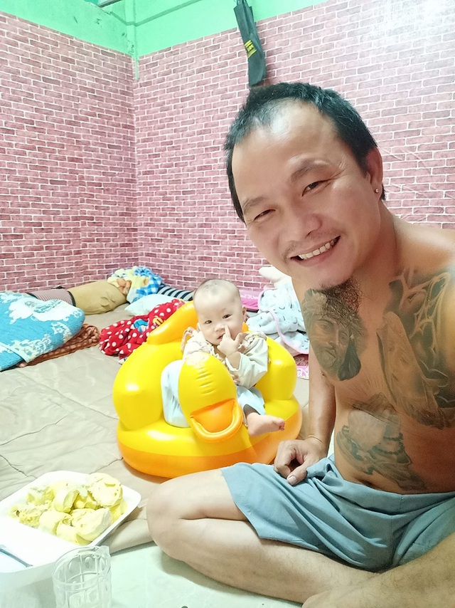 Anh Minh bán rau rơi nước mắt nói về con gái út: Nếu có một điều ước, chỉ ước con bé có thể ở với vợ chồng tôi thật lâu - Ảnh 7.