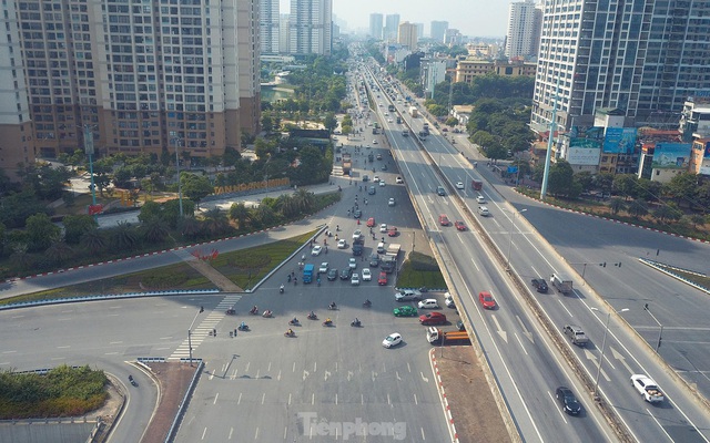Đường phố Hà Nội thông thoáng trong ngày đầu thực hiện Công điện số 15