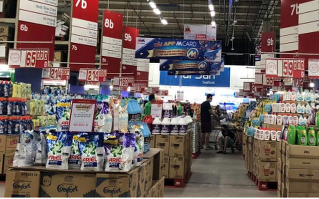 Hàng hóa đầy ắp các siêu thị trong ngày đầu Hà Nội siết chặt chống dịch