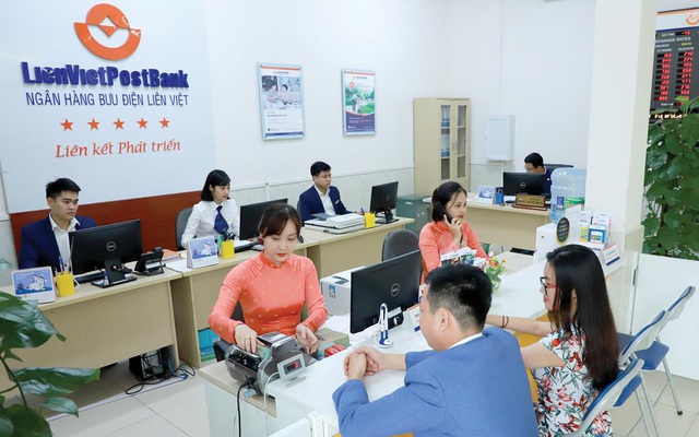 LienVietPostBank: Lợi nhuận trước thuế đạt hơn 2.000 tỷ đồng trong 6 tháng, thu phí hoa hồng bảo hiểm tăng gần 90%