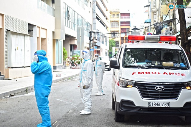 Bệnh viện dã chiến ở Thuận Kiều Plaza chính thức tiếp nhận, điều trị bệnh nhân Covid-19 - Ảnh 2.