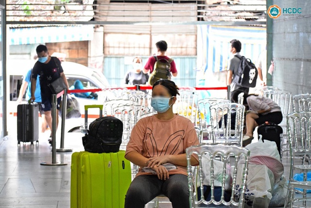 Bệnh viện dã chiến ở Thuận Kiều Plaza chính thức tiếp nhận, điều trị bệnh nhân Covid-19 - Ảnh 4.