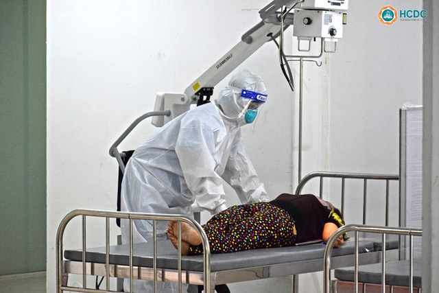 Bệnh viện dã chiến ở Thuận Kiều Plaza chính thức tiếp nhận, điều trị bệnh nhân Covid-19 - Ảnh 7.