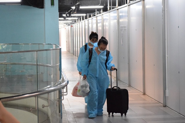 Bệnh viện dã chiến ở Thuận Kiều Plaza chính thức tiếp nhận, điều trị bệnh nhân Covid-19 - Ảnh 10.
