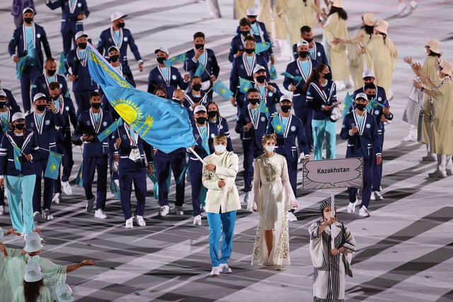 Nữ thần hot nhất Lễ khai mạc Olympic Tokyo 2020 vừa xuất hiện đã hớp hồn khán giả, dân mạng truy ra danh tính ngay - Ảnh 8.